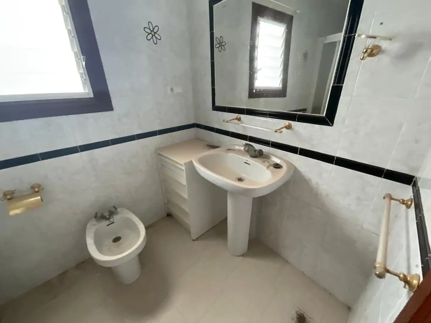 Bathroom of Flat for sale in Sierra de Yeguas