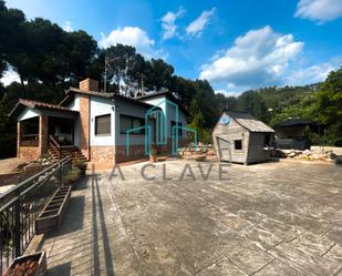 Vista exterior de Casa o xalet en venda en Bigues i Riells amb Aire condicionat, Jardí privat i Terrassa