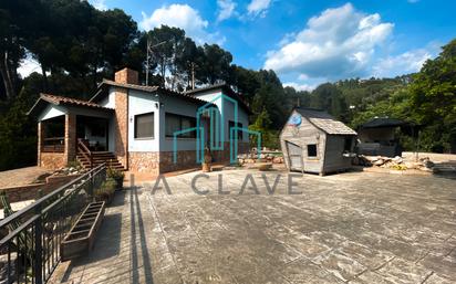 Vista exterior de Casa o xalet en venda en Bigues i Riells amb Aire condicionat, Jardí privat i Terrassa