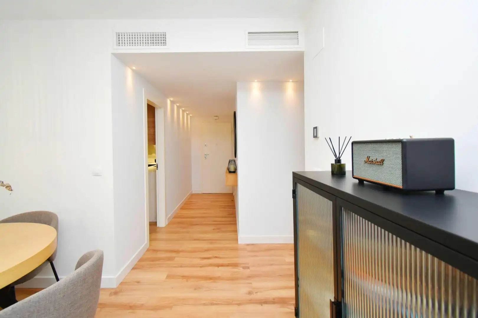 Wohnung zum Verkauf in El Ejido mit Klimaanlage, Terrasse und Abstellraum