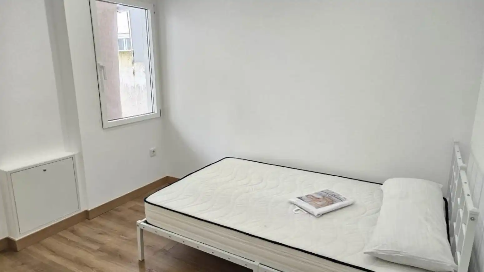 Schlafzimmer von Wohnung zur Miete in Salamanca mit Heizung, Möbliert und Balkon