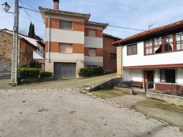 Maison mitoyenne avec balcon à vendre à Cabrales