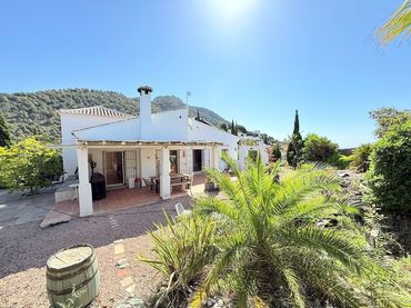 Xalet amb jardí en venda a Frigiliana