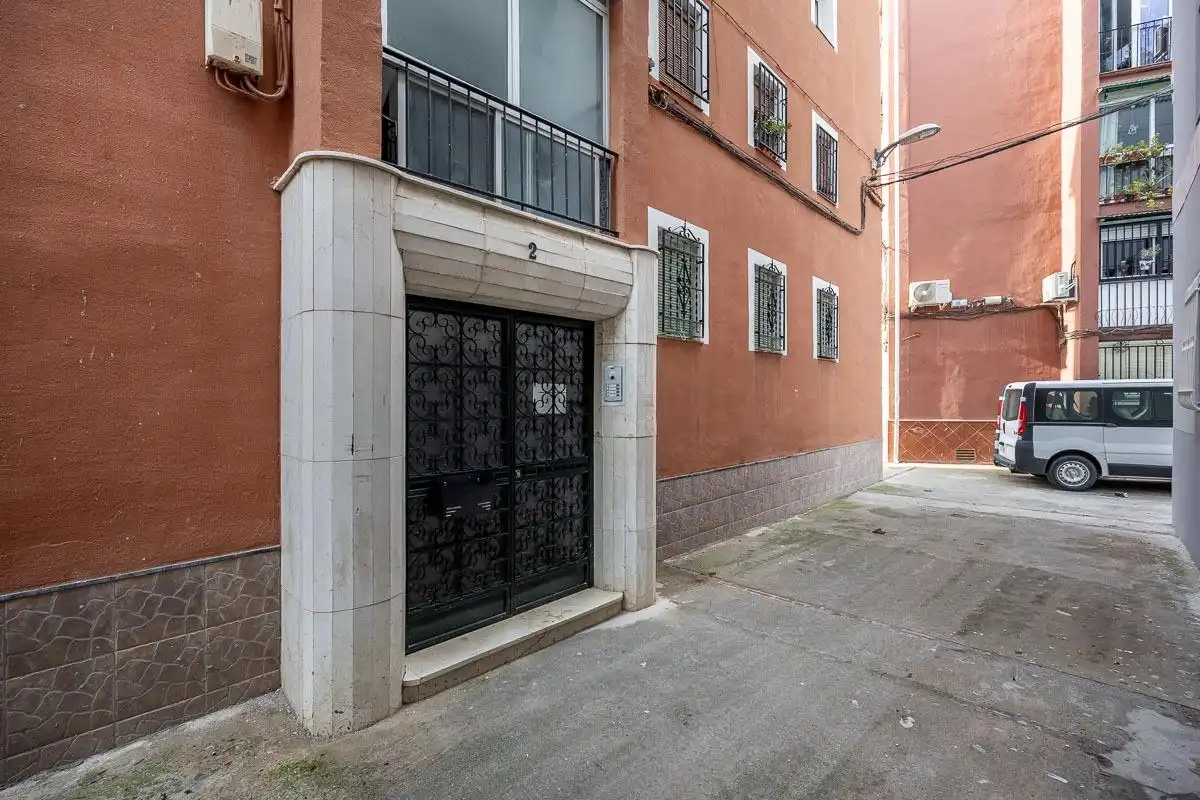 Vista exterior de Piso en venta en Granada con Balcón