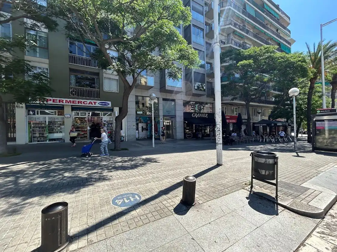 Außenansicht von Garage zum Verkauf in Barcelona