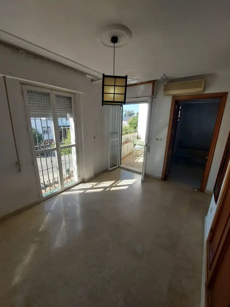 Houses for sale in Sevilla  with Air Conditioner, Terrace and Storage room