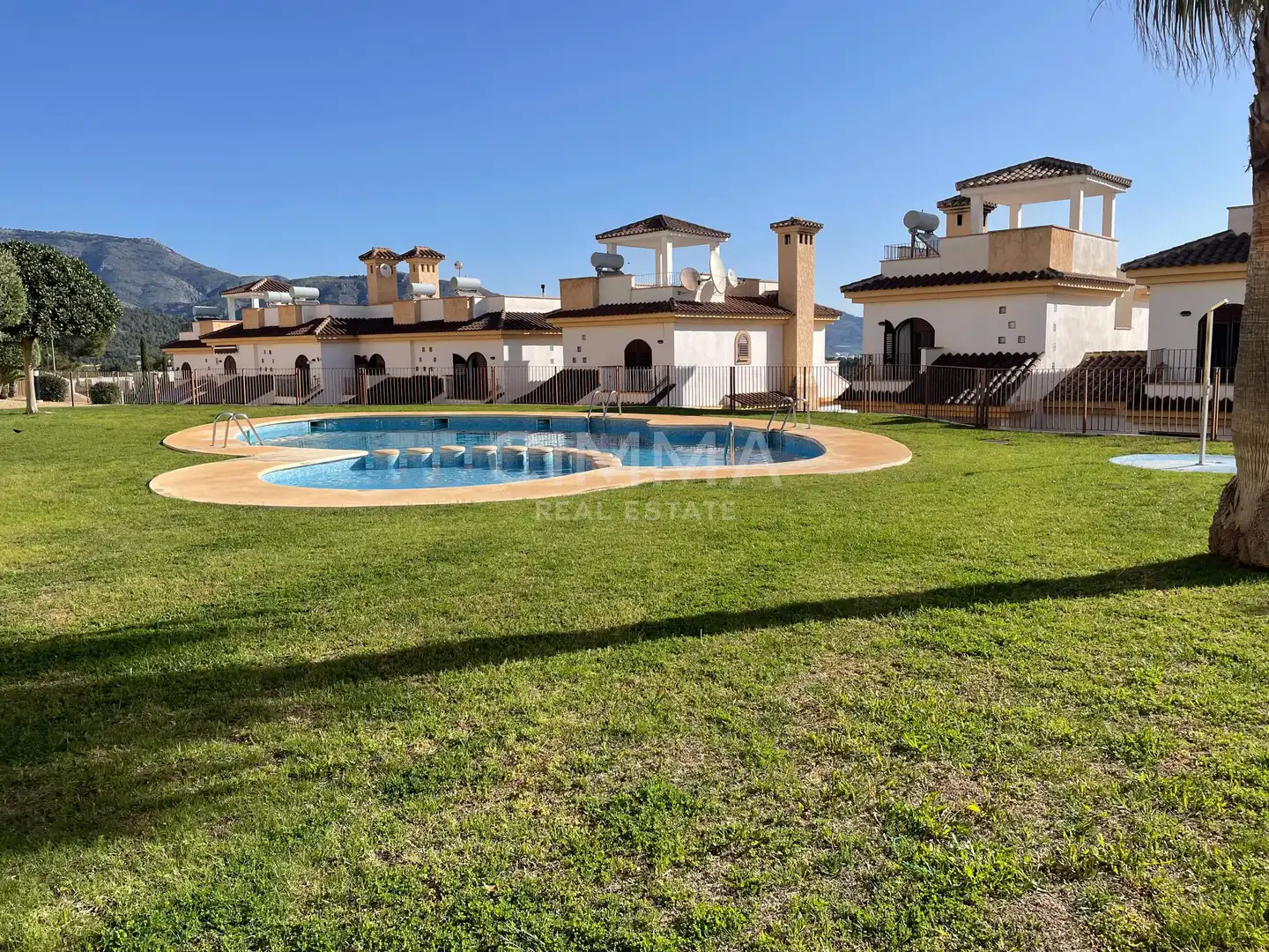 Jardí de Casa adosada de lloguer en Polop amb Balcó i Piscina comunitària