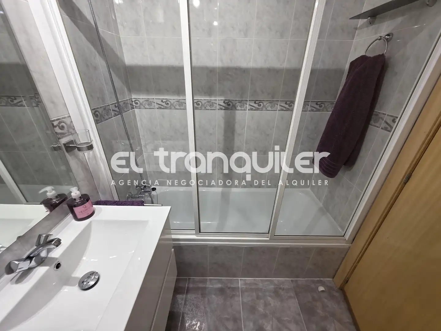 Baño de Piso de alquiler en Madrid con Aire acondicionado, Parquet y Amueblado