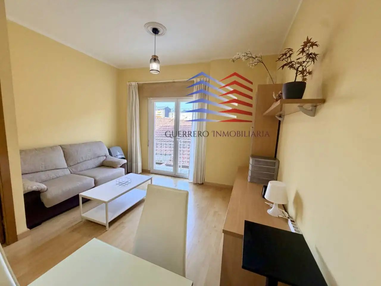 Wohnzimmer von Wohnungen zur Miete in Ourense Capital  mit Heizung, Parkett und Möbliert
