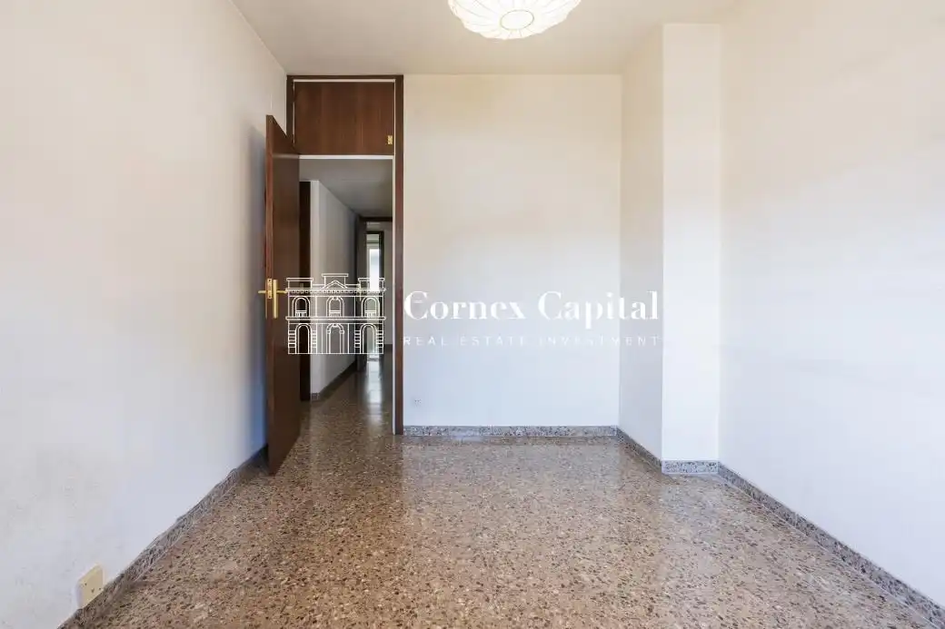 Vista exterior de Piso en venta en Barcelona con Calefacción y Terraza