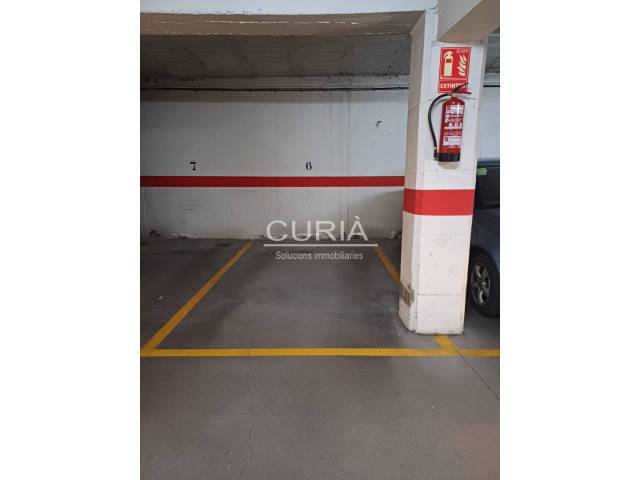 Garaje en Alquiler en Joc de la Bola - Camps d'Esports