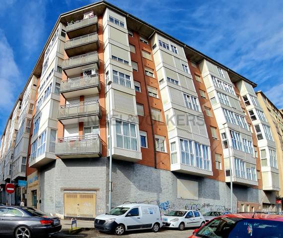 Garaje en Venta en C/ Constitución en Maliaño