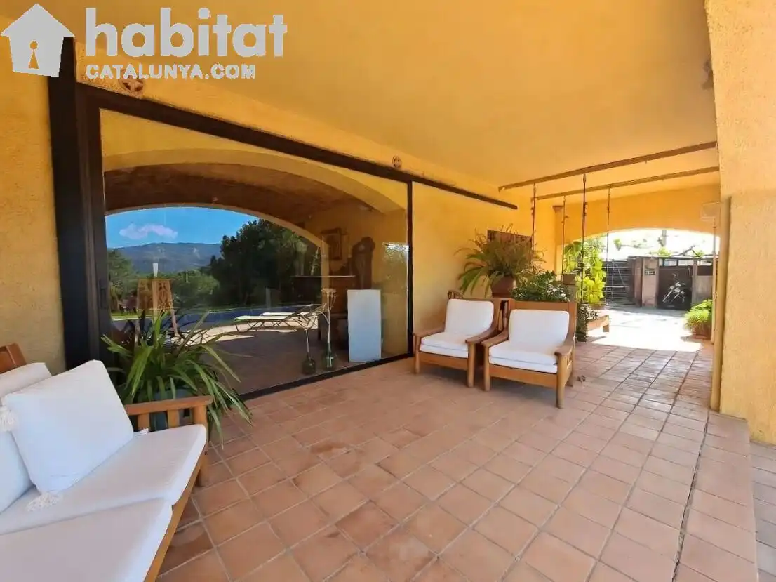 Vista exterior de Casa o chalet en venta en Sant Esteve Sesrovires con Aire acondicionado, Calefacción y Jardín privado