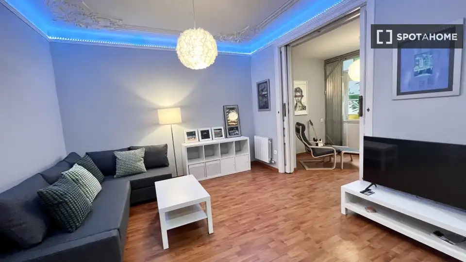 Flat with terrace to rent in Eixample