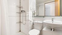 Bathroom of Flat for sale in  Barcelona Capital  with Air Conditioner, Heating and Balcony