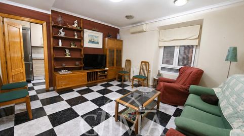Casa con local en planta baja en zona Calle Doña Crisanta  297 m2 construidos sobre 173 m2 de superficie