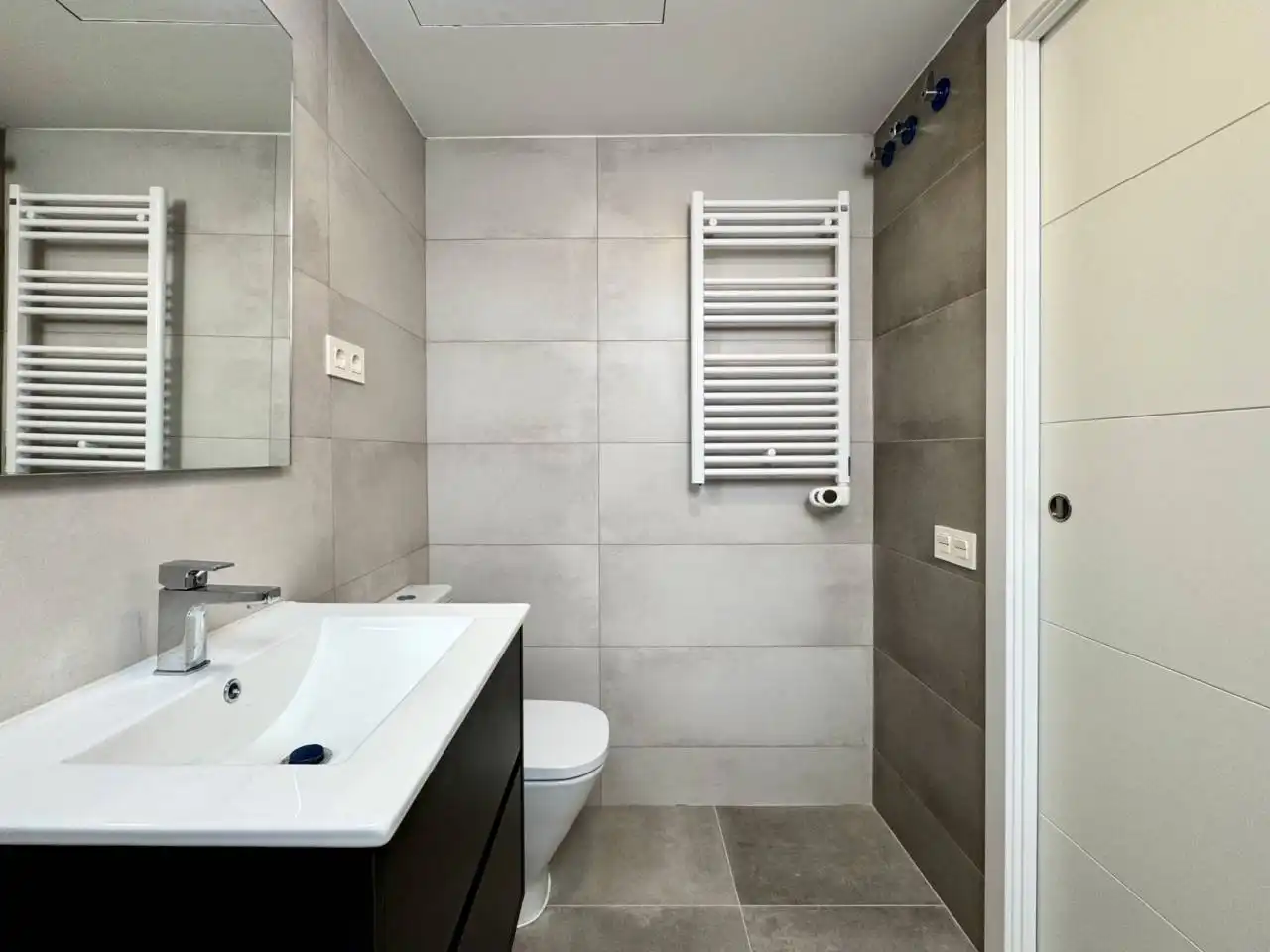 Baño de Piso en venta en Cubelles con Aire acondicionado, Calefacción y Terraza