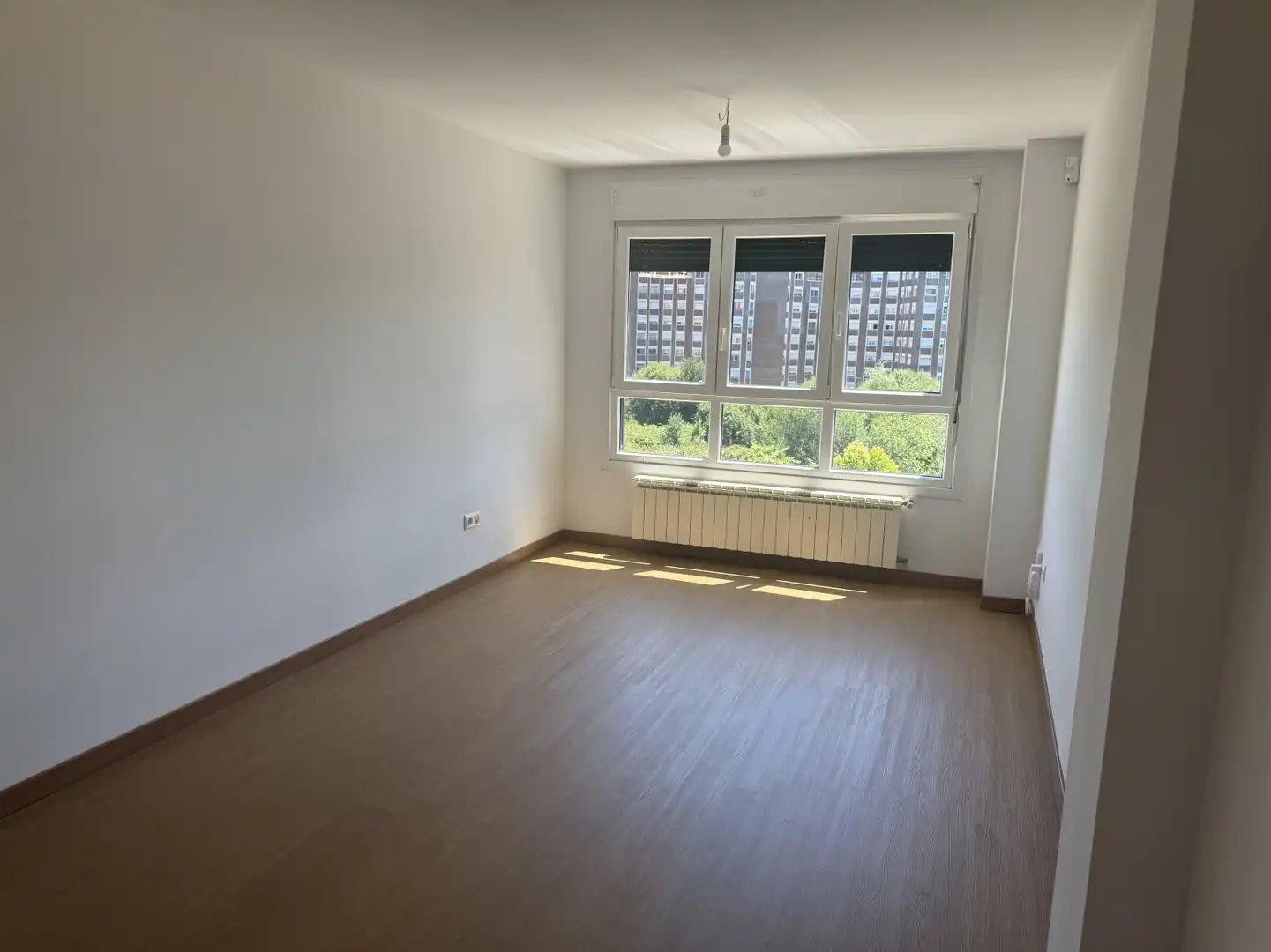 Dormitori de Pis en venda en Avilés amb Calefacció, Jardí privat i Parquet