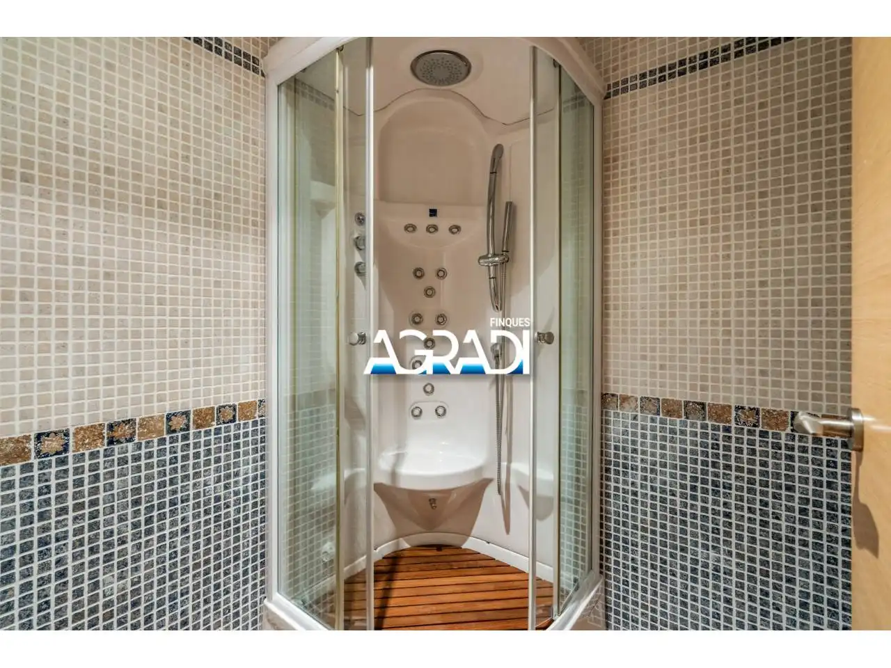 Bathroom of Houses for sale in Les Franqueses del Vallès  with Air Conditioner, Heating and Private garden