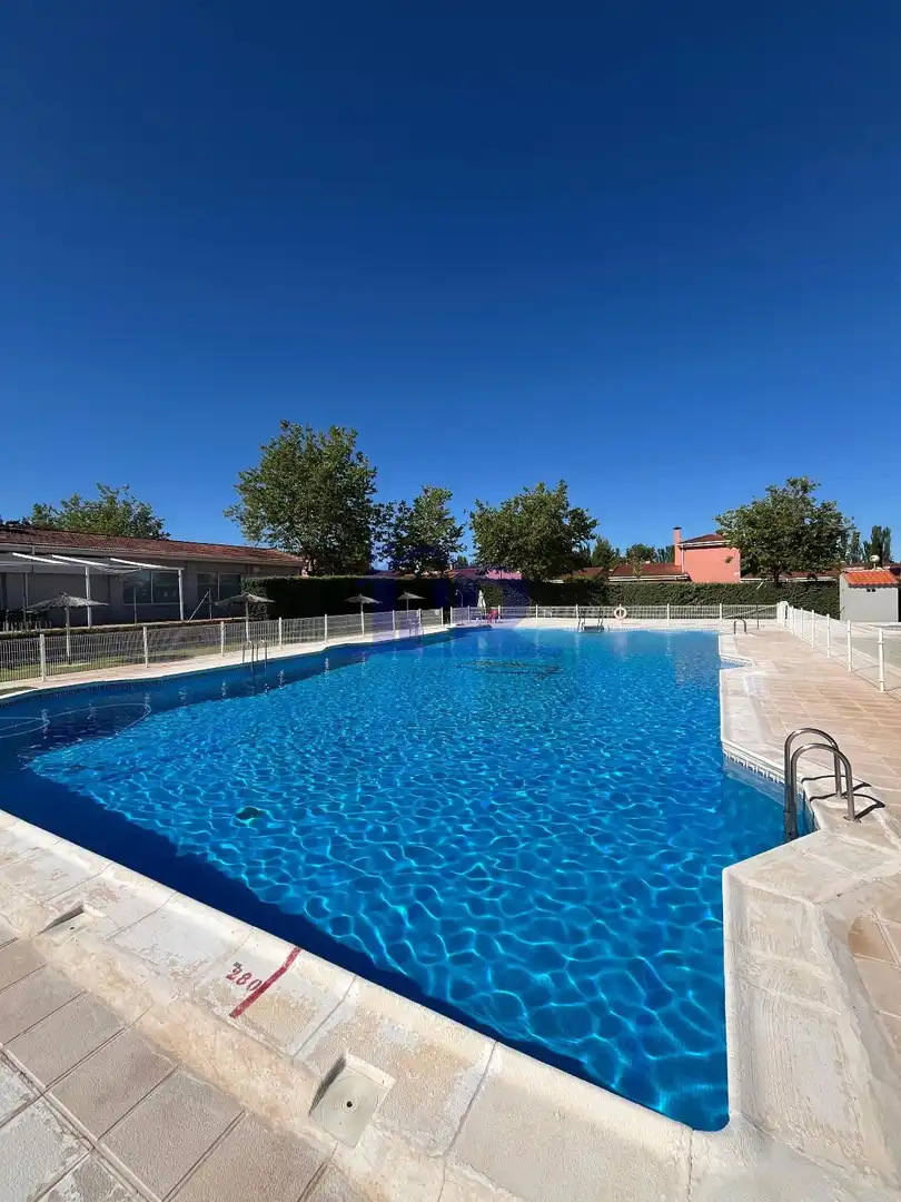 Piscina de Casa adosada en venda en Villar de Olalla amb Calefacció, Jardí privat i Terrassa