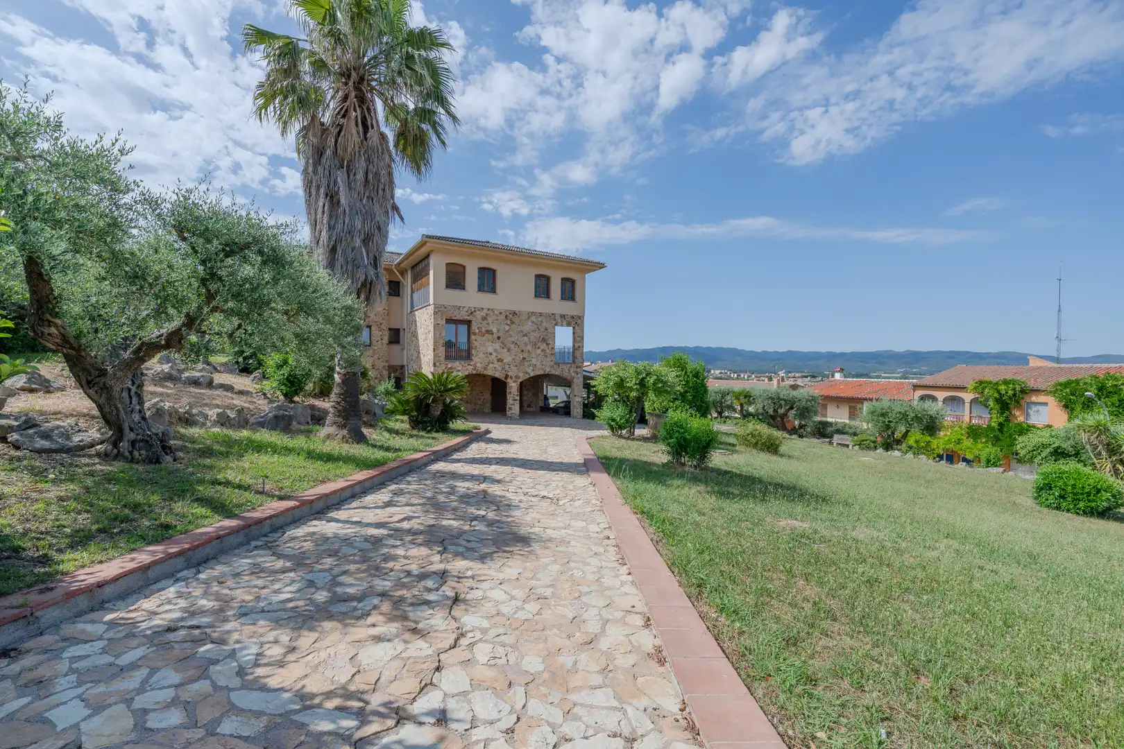 Vista exterior de Casa o chalet en venta en La Bisbal d'Empordà con Calefacción, Jardín privado y Terraza