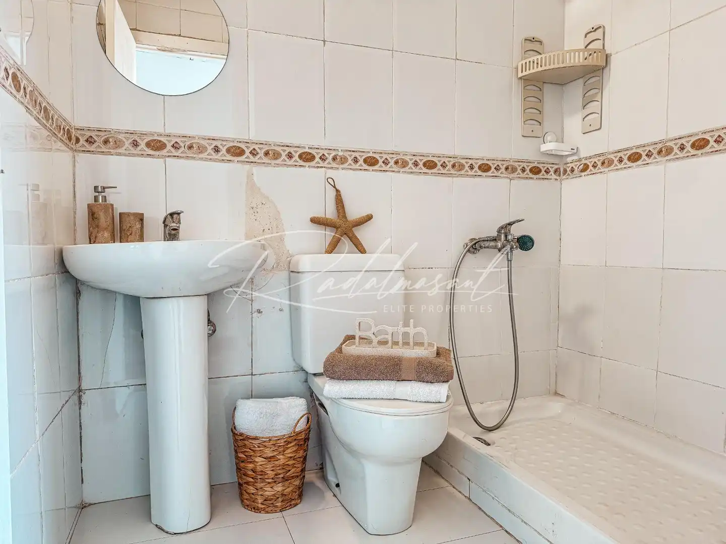 Bathroom of Houses for sale in Reus  with Air Conditioner, Swimming Pool and Furnished