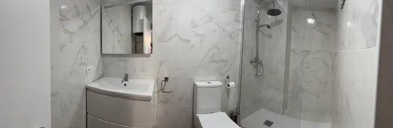Badezimmer von Erdgeschoss zur Miete in Elche / Elx mit Möbliert, Ofen und Waschmaschine
