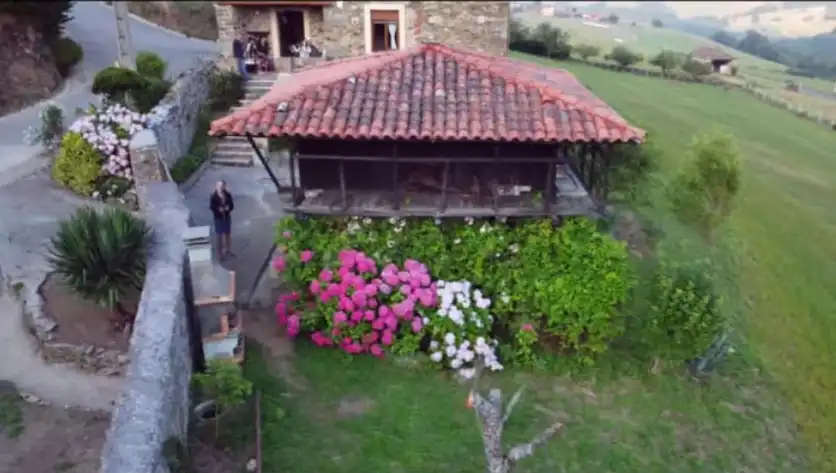 Finca rústica en venta en Tineo con Jardín privado, Parquet y Terraza