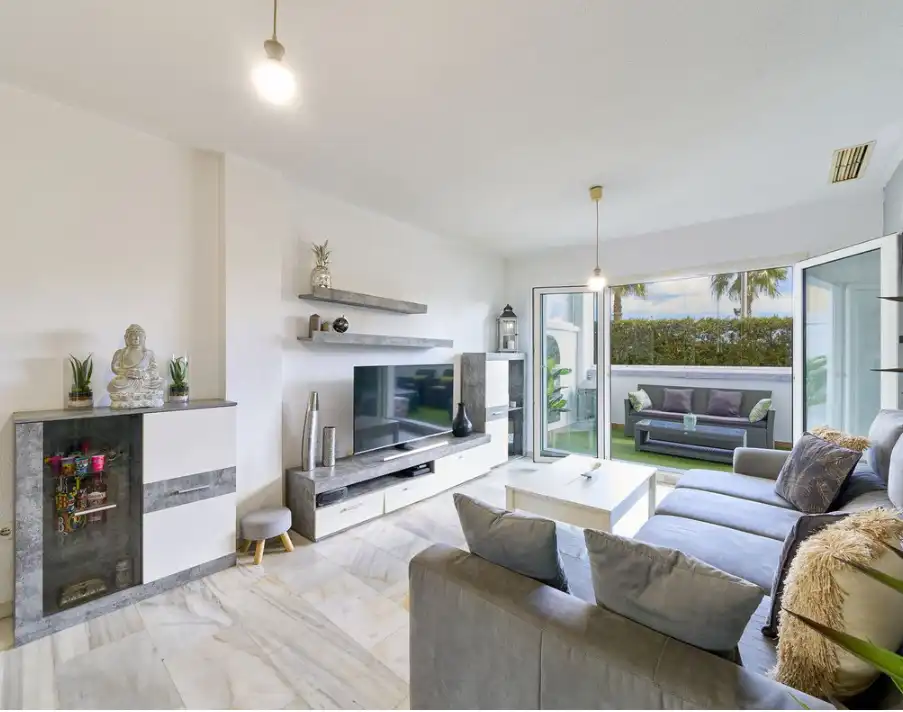 Flat with pool for sale in Torrequebrada, imagen 6