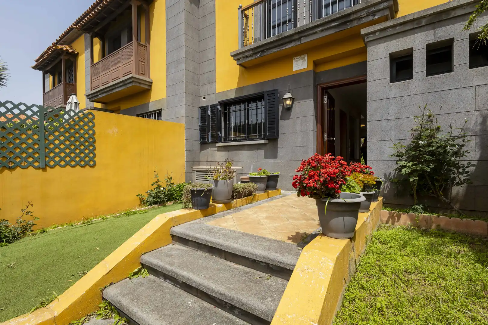 Vista exterior de Casa adosada en venta en San Cristóbal de la Laguna con Jardín privado y Trastero