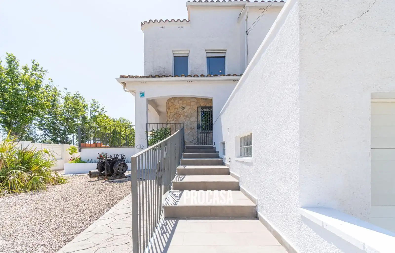 Vista exterior de Casa o xalet en venda en Empuriabrava amb Aire condicionat, Piscina i Moblat