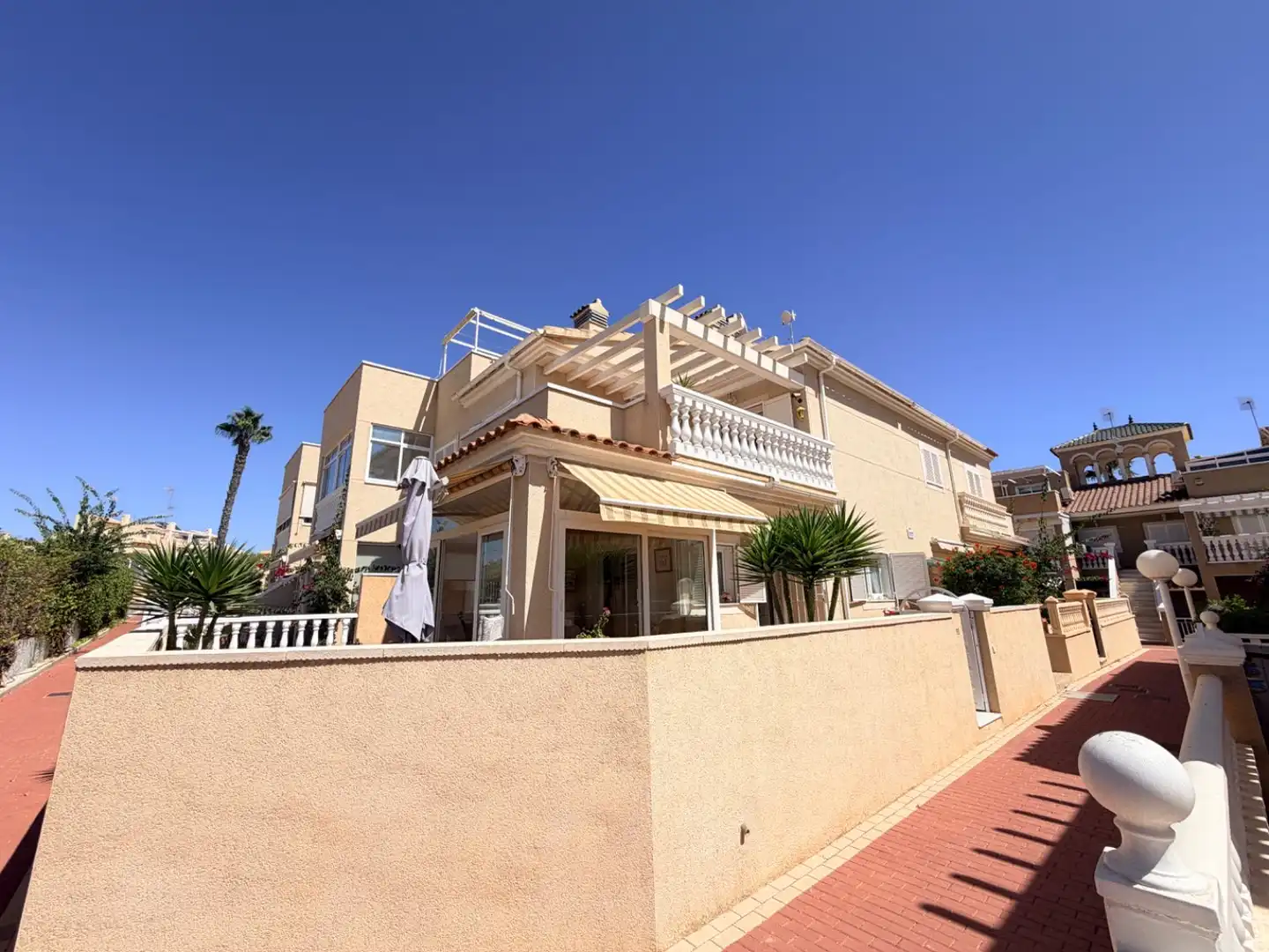 Vista exterior de Dúplex en venta en Orihuela con Aire acondicionado, Piscina y Amueblado