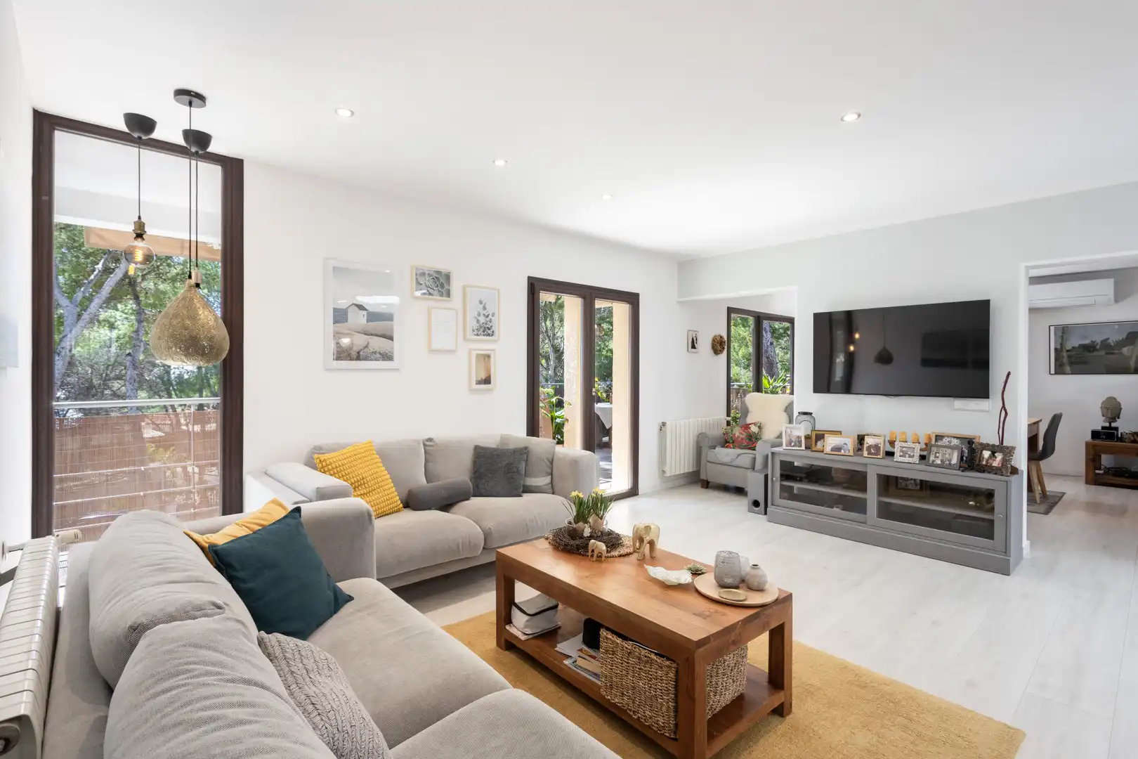 Sala d'estar de Casa o xalet en venda en Calvià amb Aire condicionat, Jardí privat i Terrassa