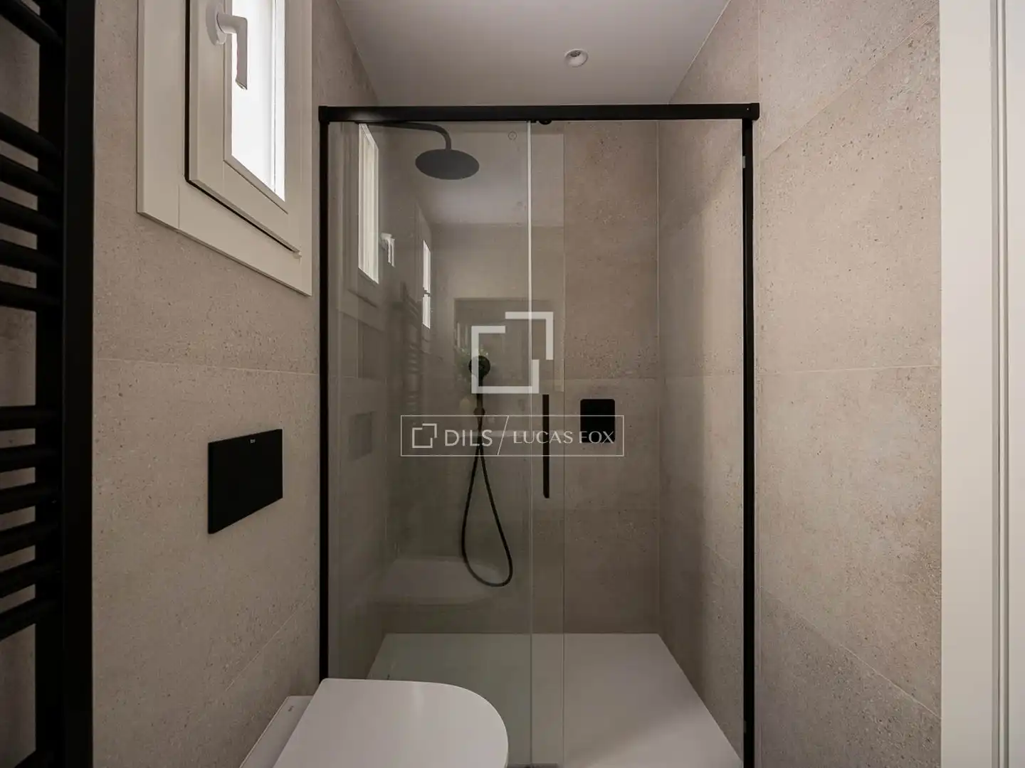 Badezimmer von Wohnung zum Verkauf in Barcelona mit Klimaanlage, Terrasse und Schwimmbad