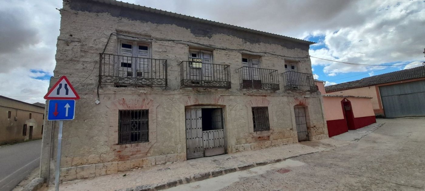 Vista exterior de Casa adosada en venda en Tiedra