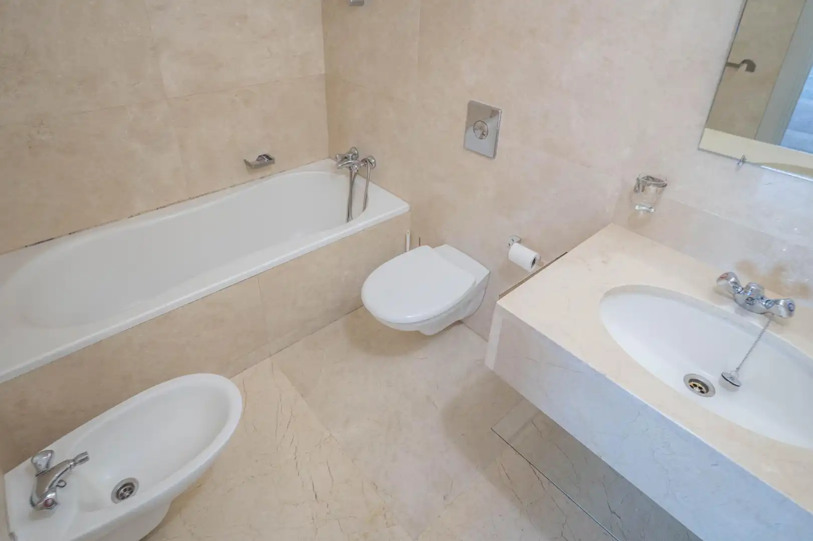 Baño de Piso en venta en Granada con Calefacción, Parquet y Alarma