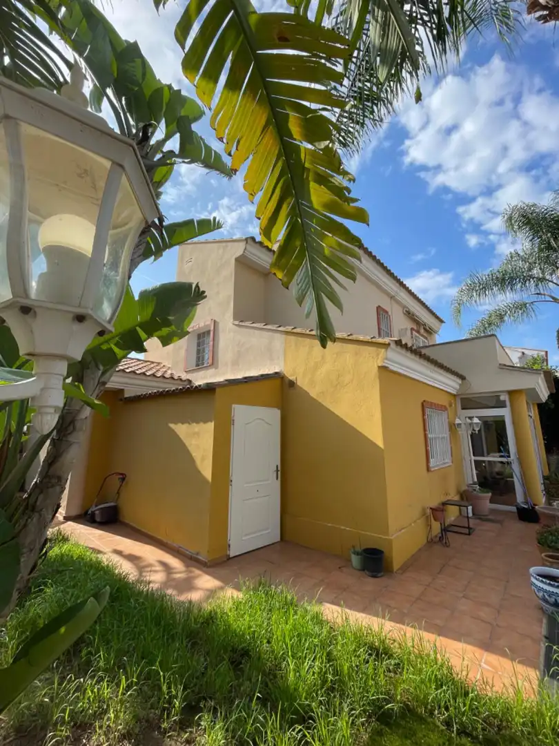 Vista exterior de Casa o chalet en venta en Llíria con Jardín privado, Terraza y Piscina