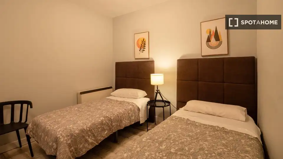 Dormitori de Apartament per a compartir en Madrid amb Aire condicionat, Calefacció i Terrassa