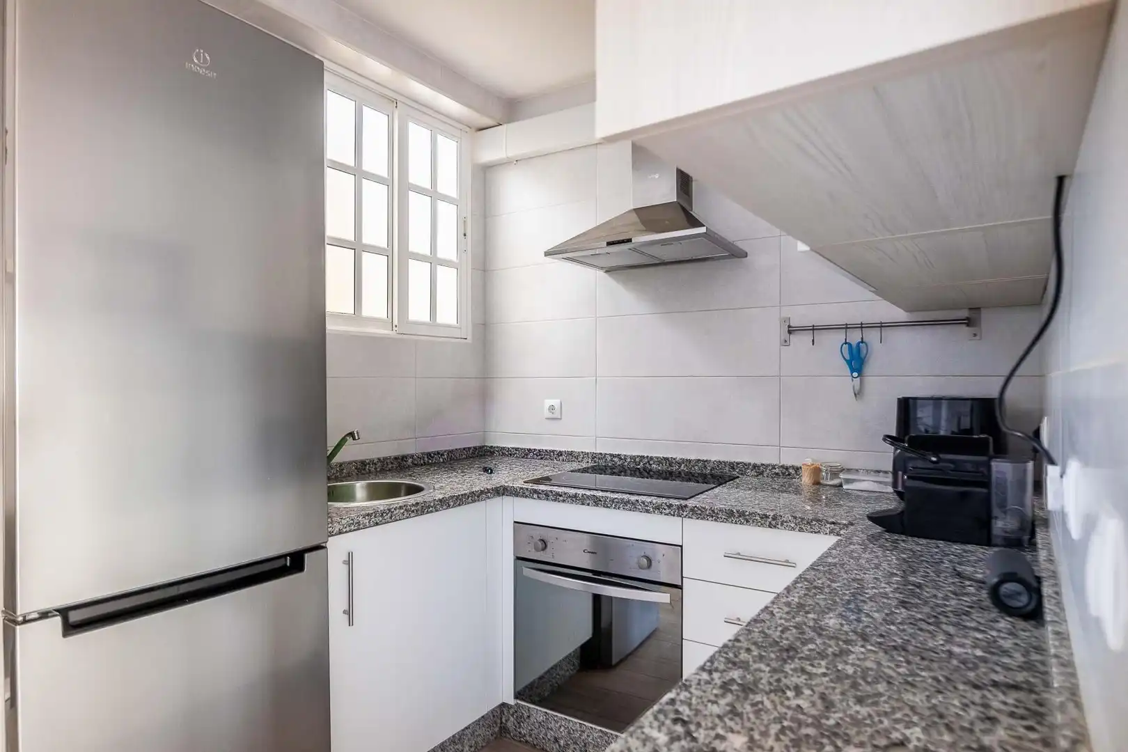 Kitchen of Flat for sale in Sevilla  with Air Conditioner, Terrace and Storage room