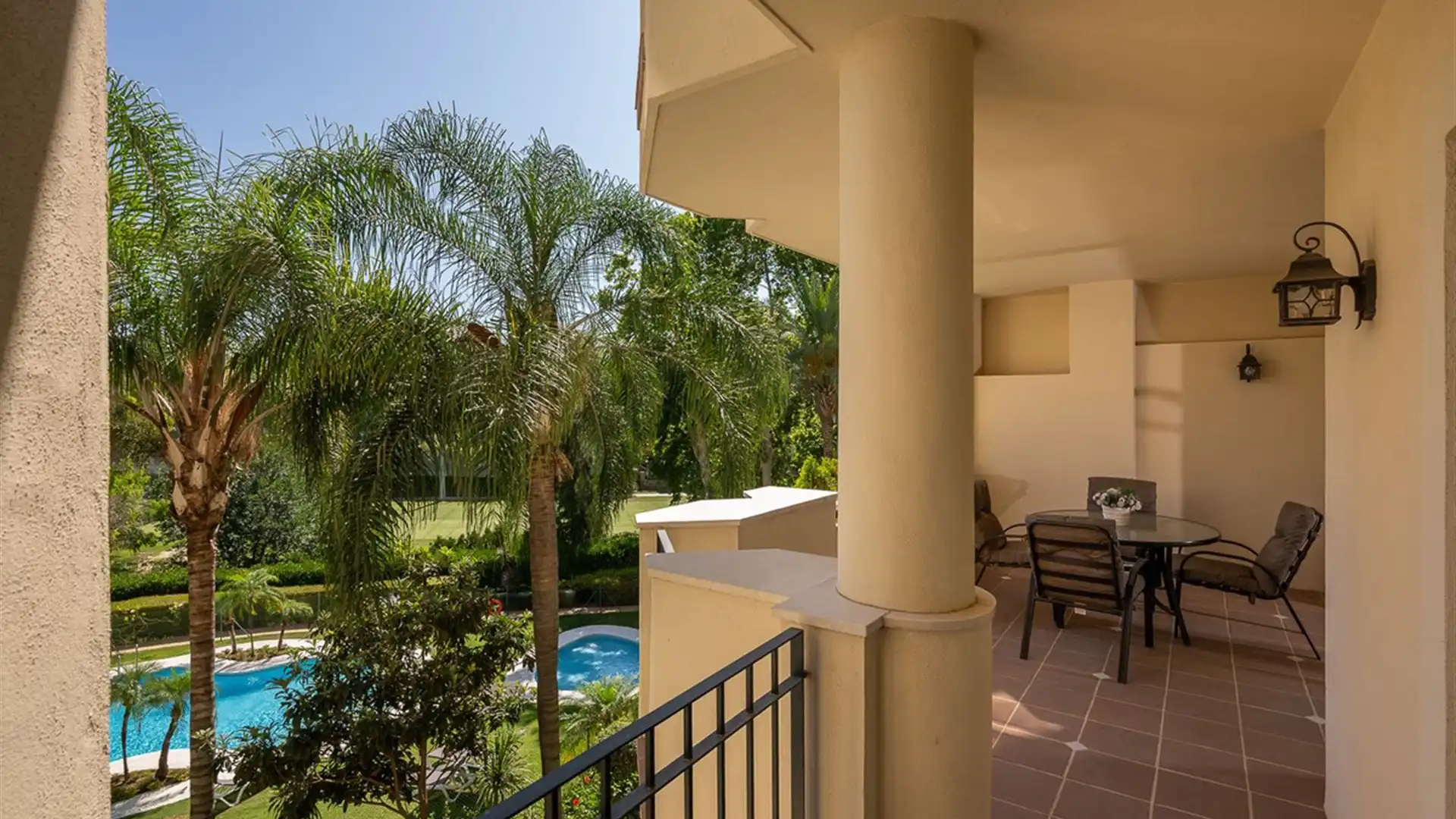 Terraza de Apartamento en venta en Marbella con Aire acondicionado