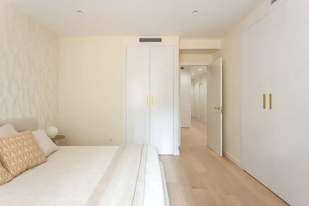Dormitori de Apartament en venda en Barcelona amb Calefacció, Traster i Moblat