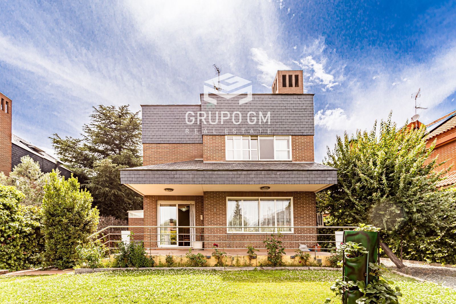 Exterior view of House or chalet for sale in Pozuelo de Alarcón  with Air Conditioner, Heating and Private garden