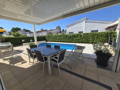 Swimming pool of House or chalet for sale in Empuriabrava  with Air Conditioner, Heating and Private garden