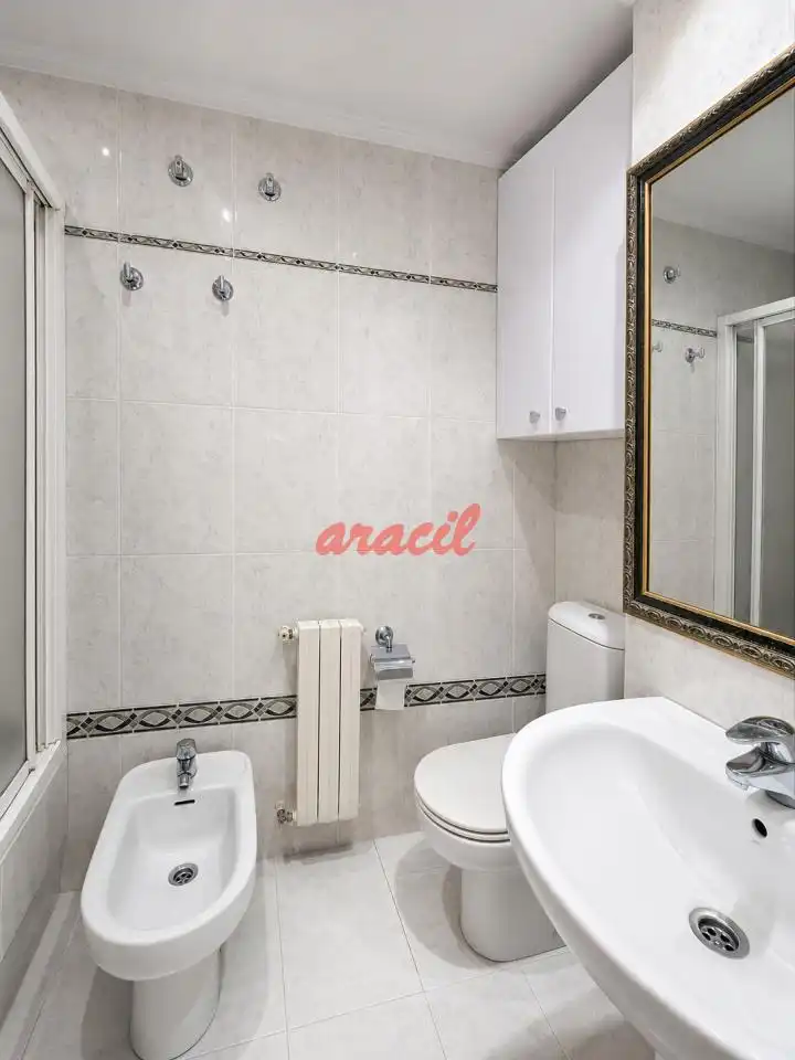 Bathroom of Apartments for rent in Ourense Capital   with Heating