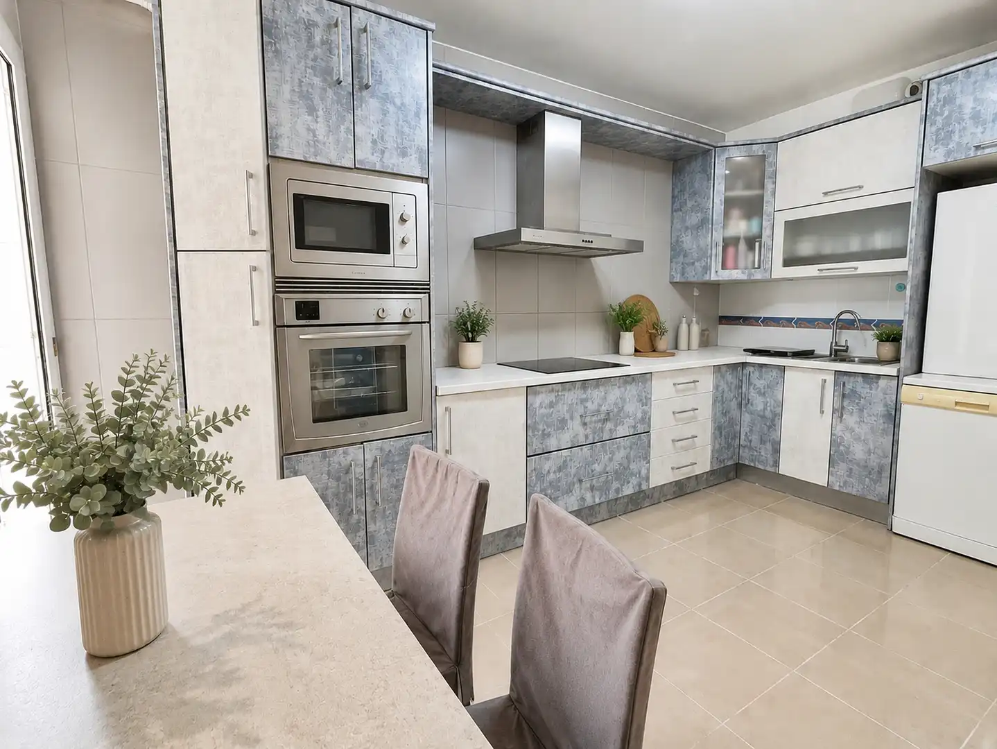 Kitchen of Flat for sale in Roquetas de Mar  with Air Conditioner, Terrace and Community pool