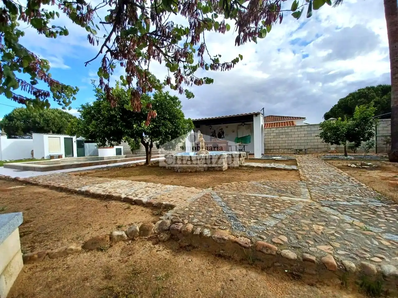 Vista exterior de Casa o xalet en venda en Villanueva de la Serena amb Aire condicionat, Calefacció i Jardí privat