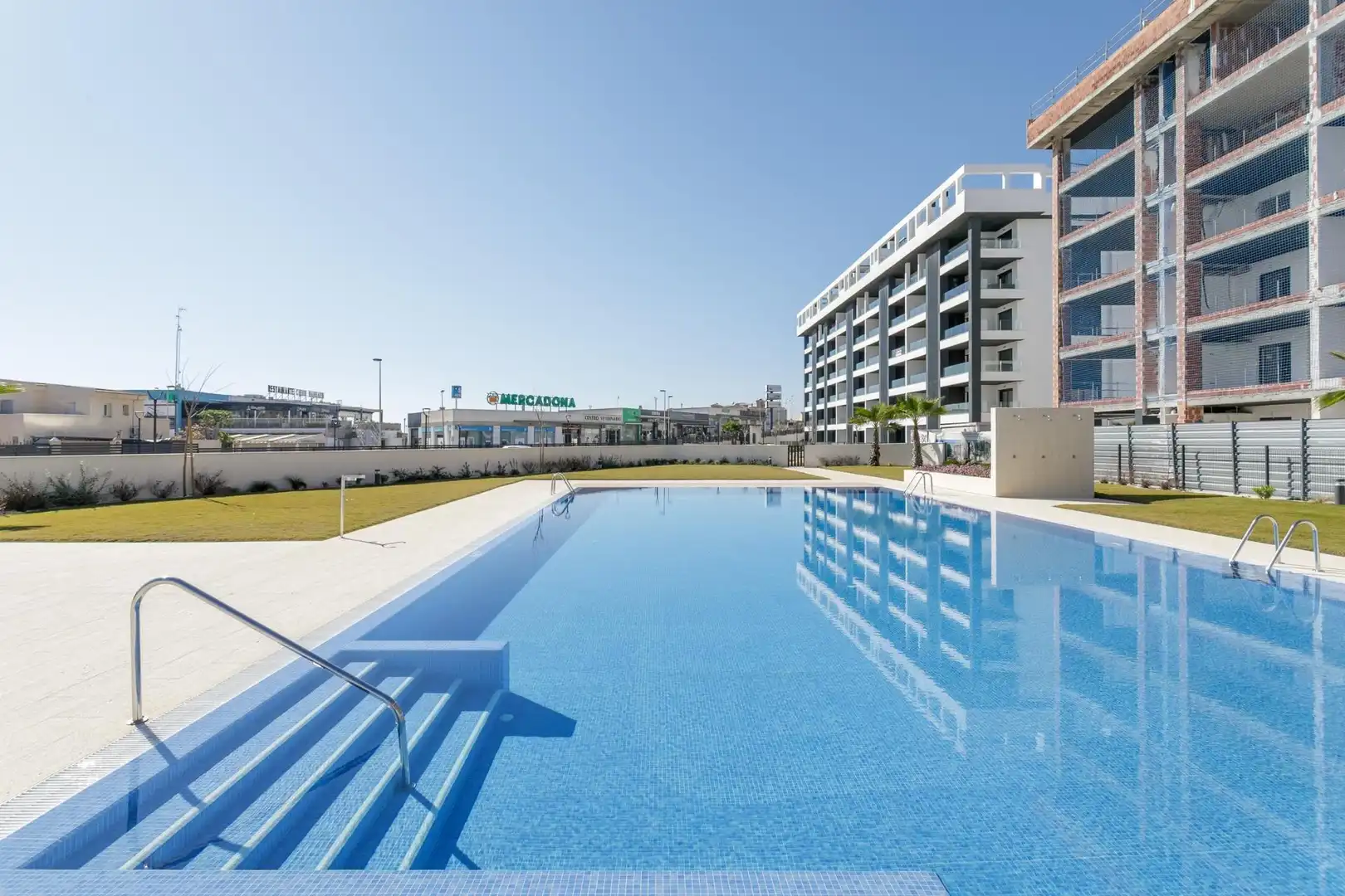 Apartment with pool for sale in Nueva Torrevieja - Aguas Nuevas