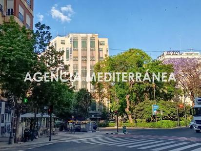 Vista exterior de Pis en venda en  Valencia Capital amb Balcó