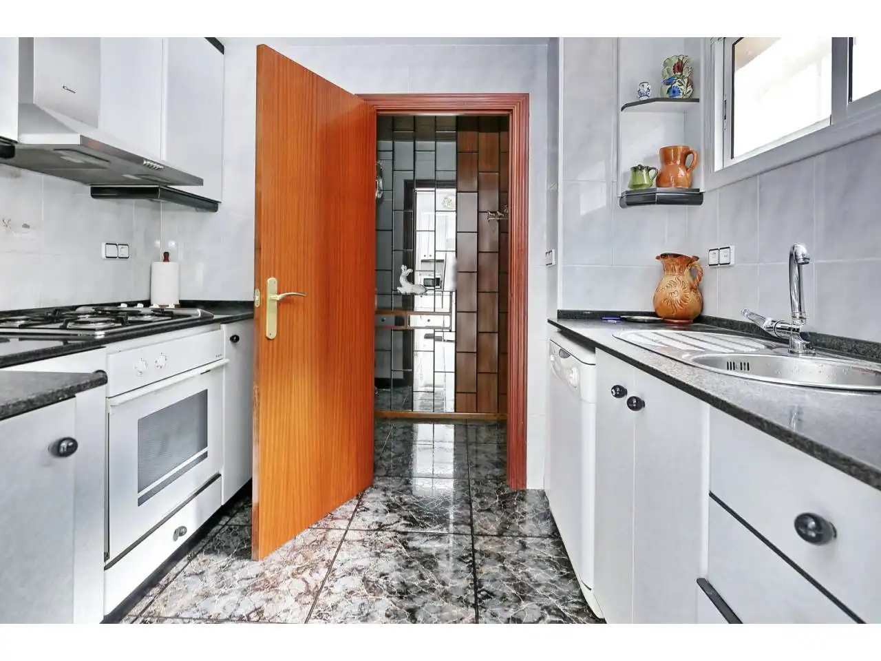 Cuina de Pis en venda en Barcelona amb Calefacció i Moblat