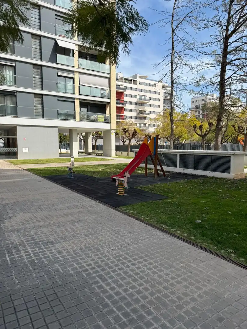 Aparcament de Pis en venda en Castellón de la Plana / Castelló de la Plana amb Traster, Balcó i Piscina comunitària
